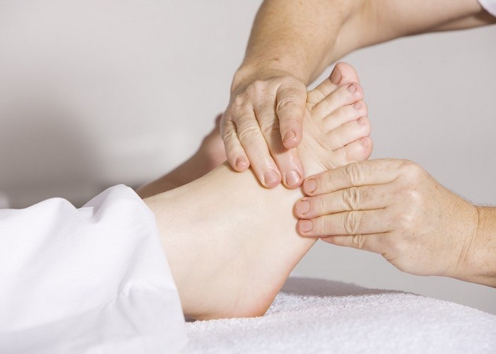 Benefícios de massagear os pés antes de dormirv